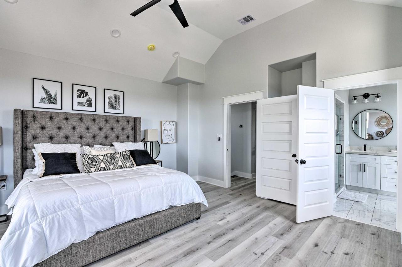Chic Crystal Beach Escape With Deck - Walk To Beach! Bolivar Peninsula Eksteriør bilde