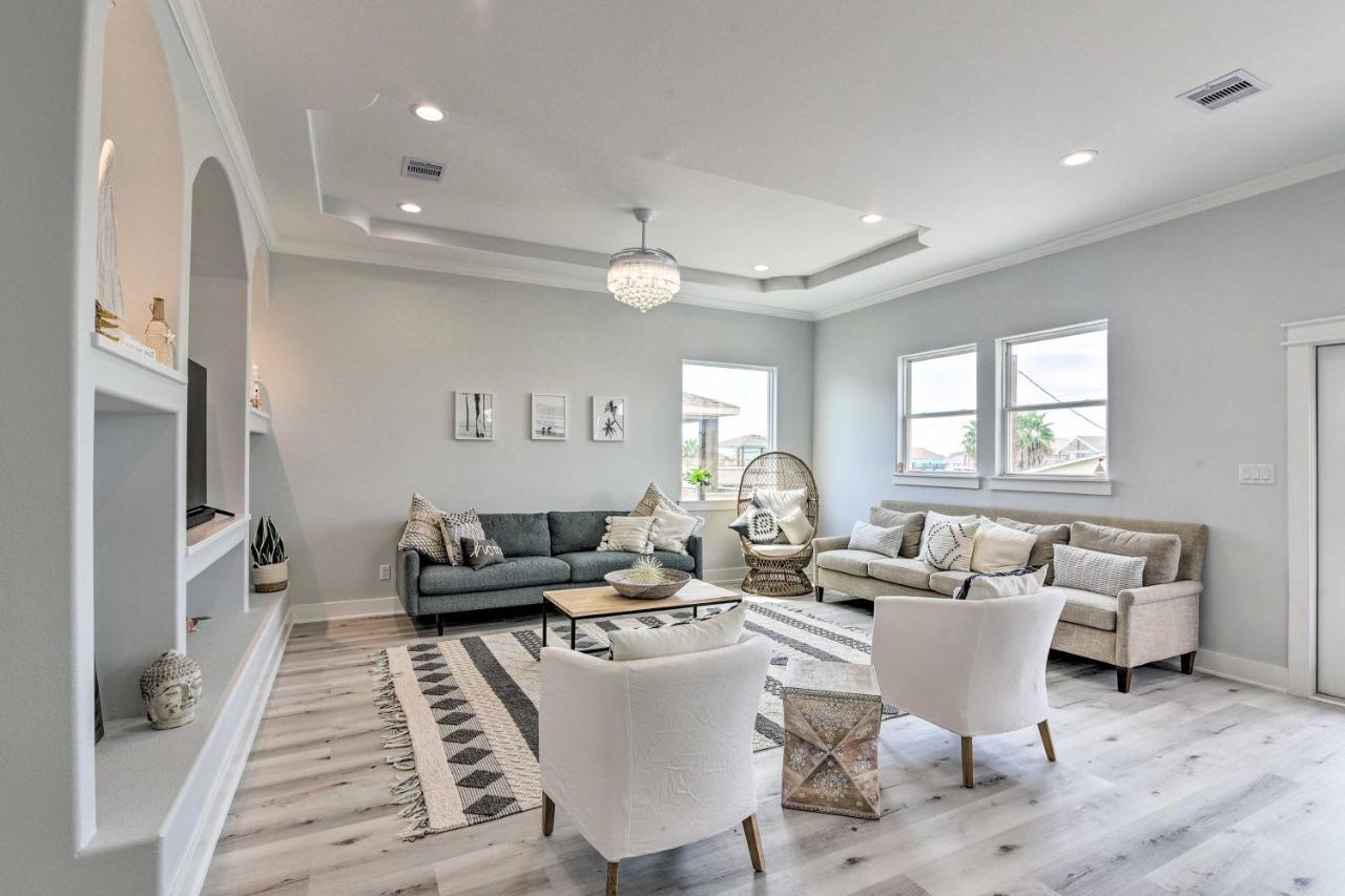 Chic Crystal Beach Escape With Deck - Walk To Beach! Bolivar Peninsula Eksteriør bilde