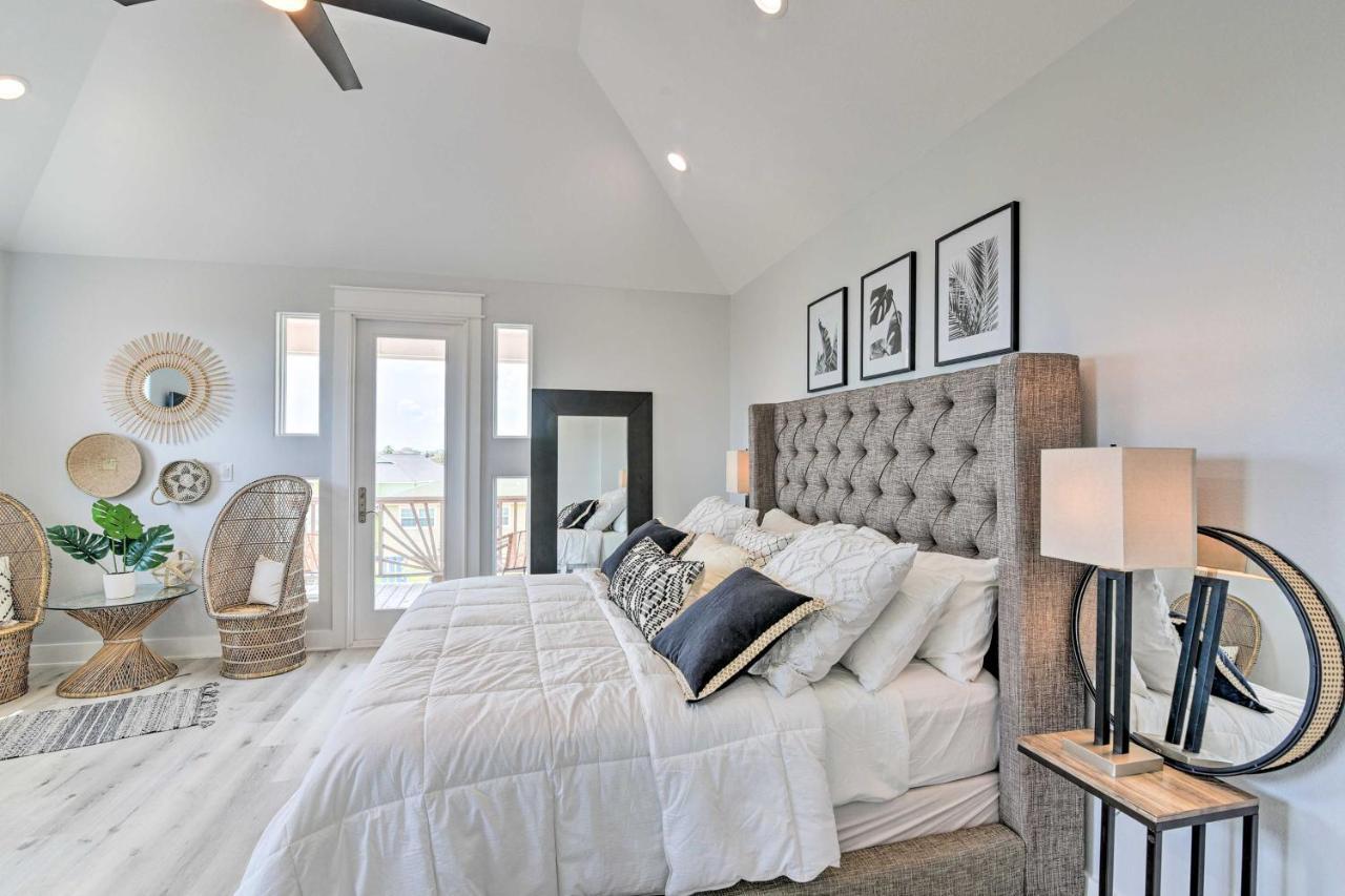 Chic Crystal Beach Escape With Deck - Walk To Beach! Bolivar Peninsula Eksteriør bilde