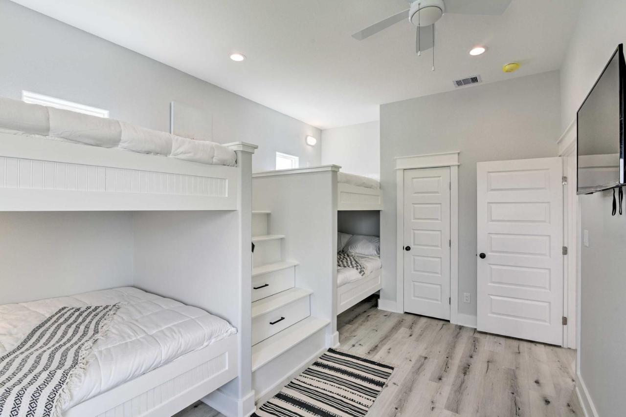 Chic Crystal Beach Escape With Deck - Walk To Beach! Bolivar Peninsula Eksteriør bilde