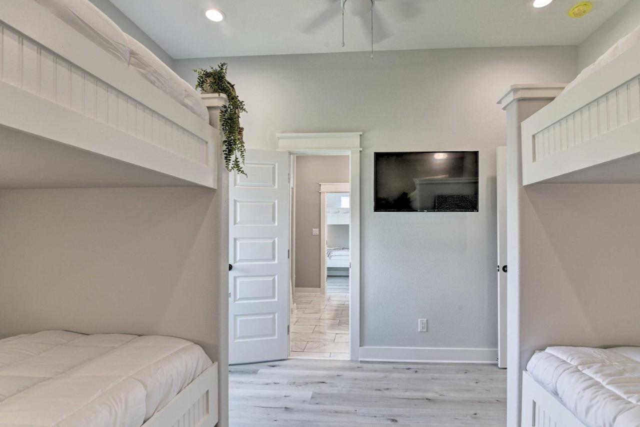 Chic Crystal Beach Escape With Deck - Walk To Beach! Bolivar Peninsula Eksteriør bilde