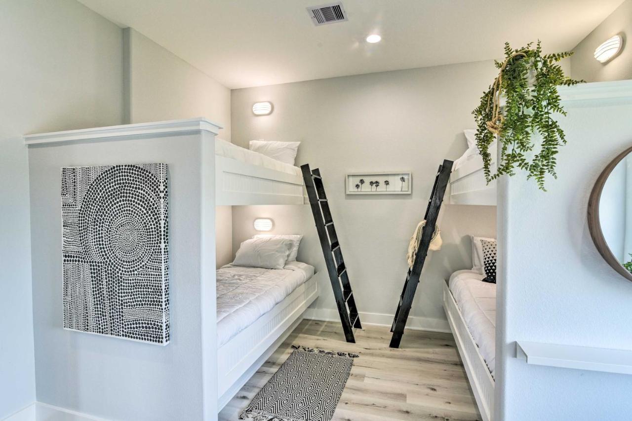 Chic Crystal Beach Escape With Deck - Walk To Beach! Bolivar Peninsula Eksteriør bilde
