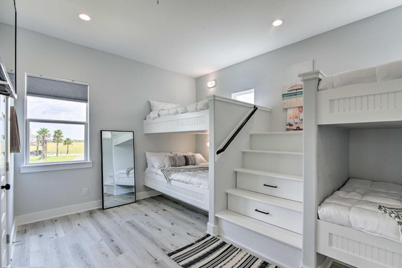 Chic Crystal Beach Escape With Deck - Walk To Beach! Bolivar Peninsula Eksteriør bilde