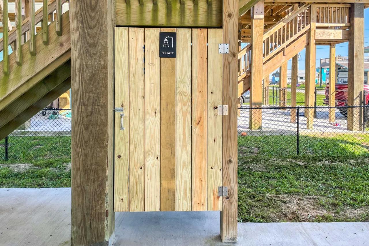 Chic Crystal Beach Escape With Deck - Walk To Beach! Bolivar Peninsula Eksteriør bilde