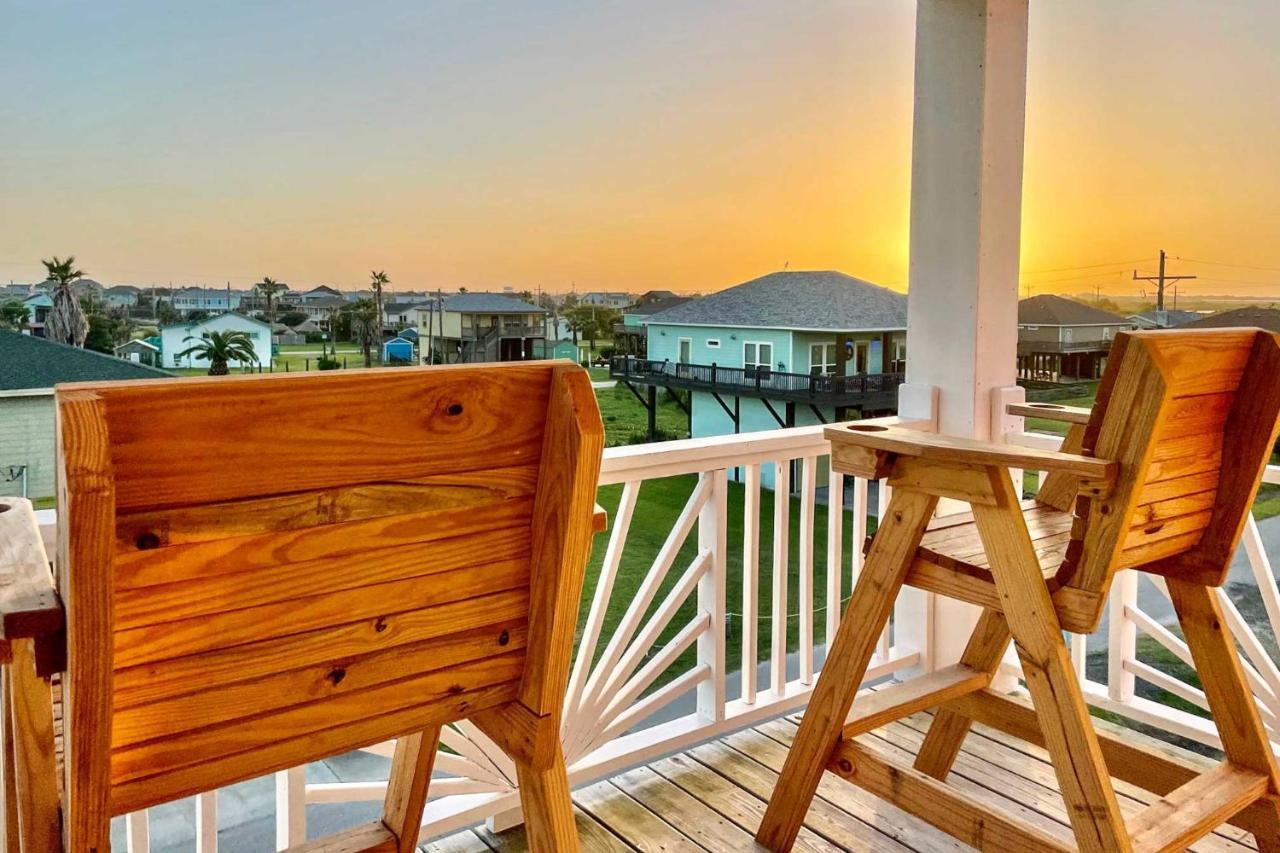 Chic Crystal Beach Escape With Deck - Walk To Beach! Bolivar Peninsula Eksteriør bilde