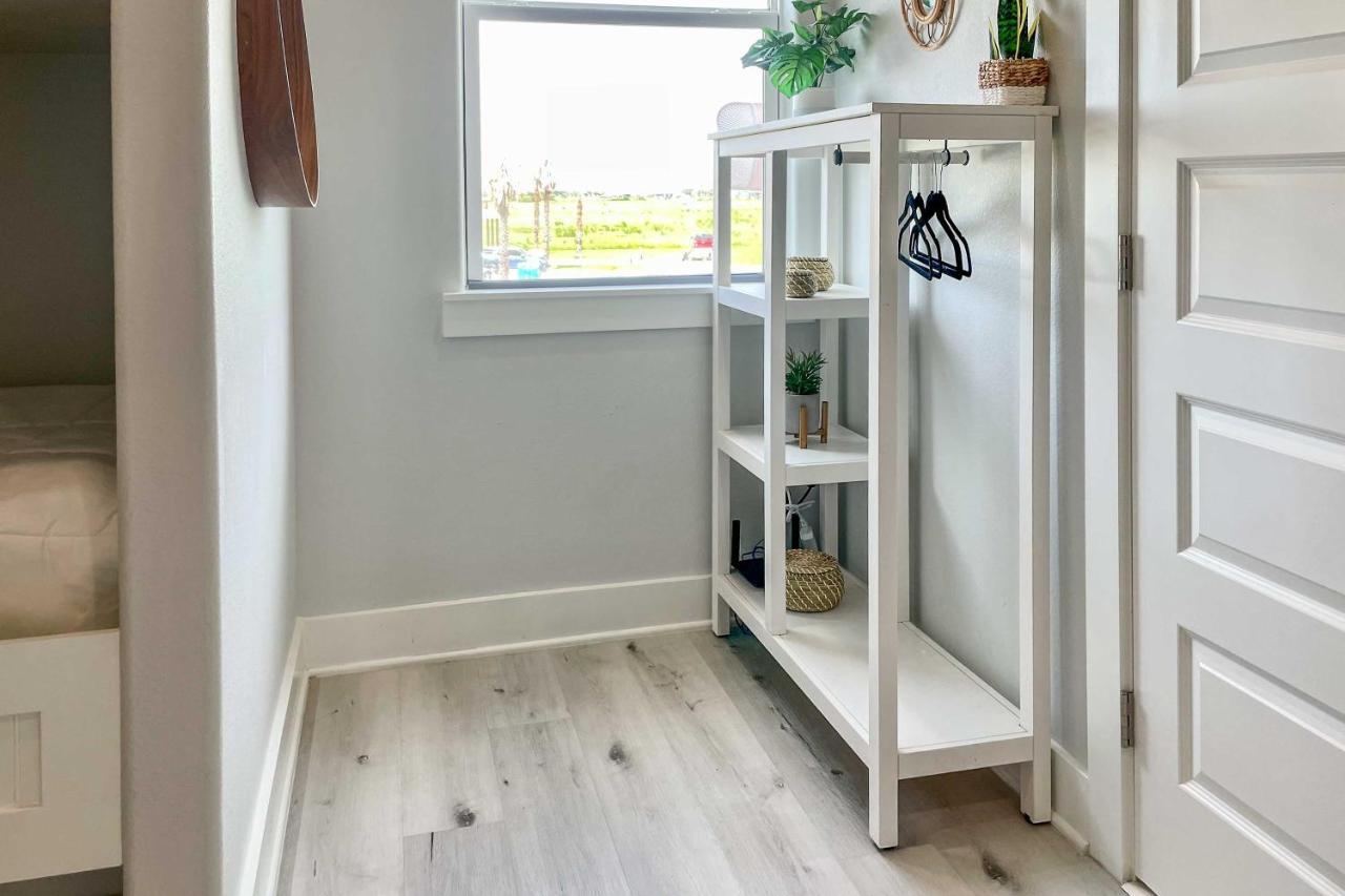 Chic Crystal Beach Escape With Deck - Walk To Beach! Bolivar Peninsula Eksteriør bilde
