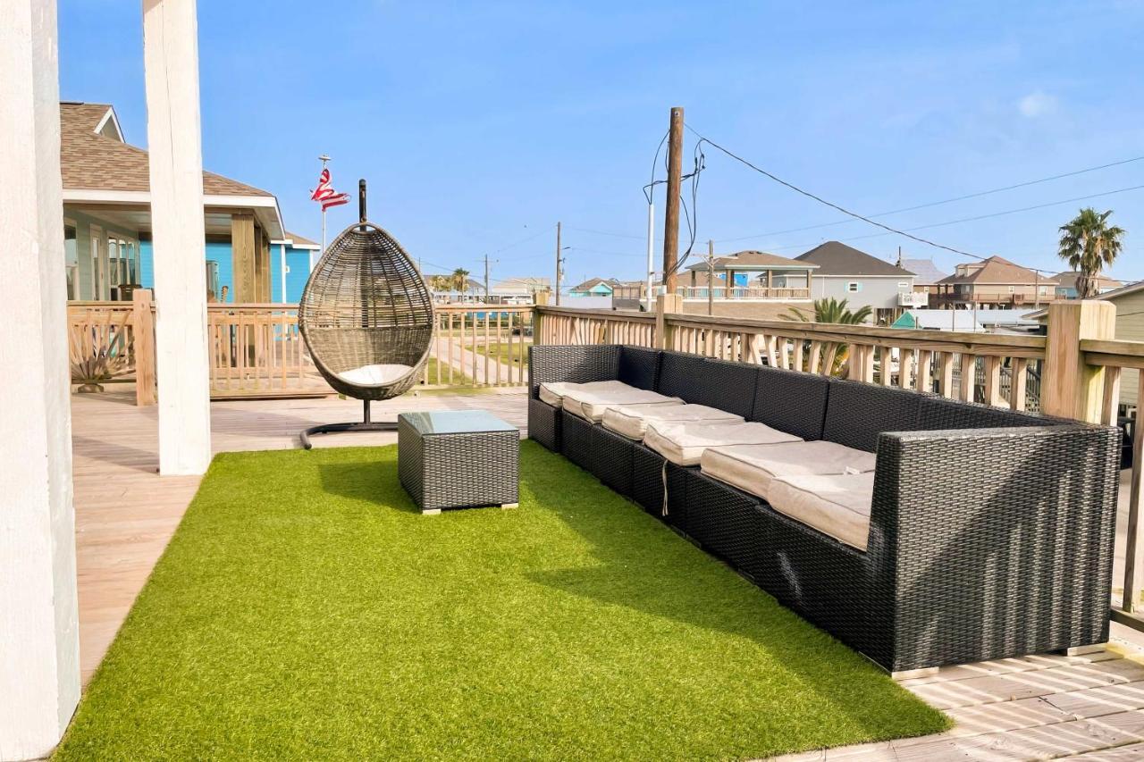 Chic Crystal Beach Escape With Deck - Walk To Beach! Bolivar Peninsula Eksteriør bilde